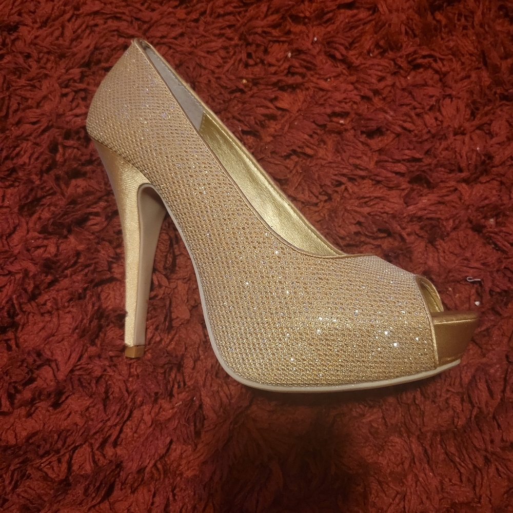Shoes - Picture 6 of 9